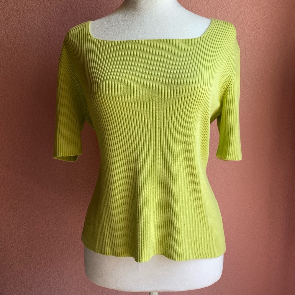 Woman’s Sz Medium Essentials Light Green Knit Top
